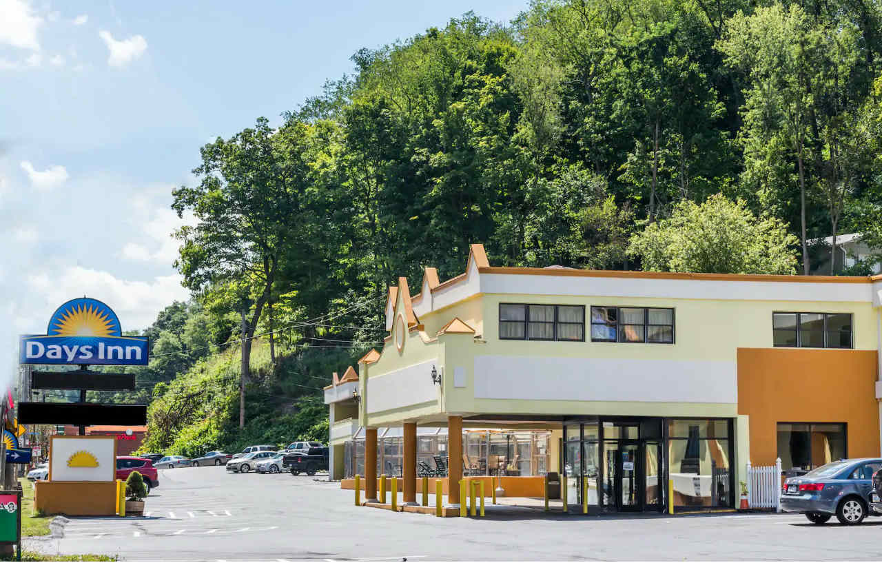 Days Inn By Wyndham Pittsburgh Exteriör bild